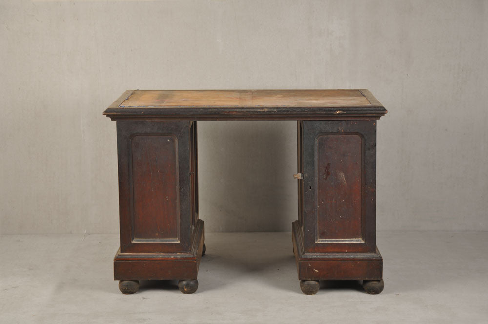 Colonial Pedestal Desk